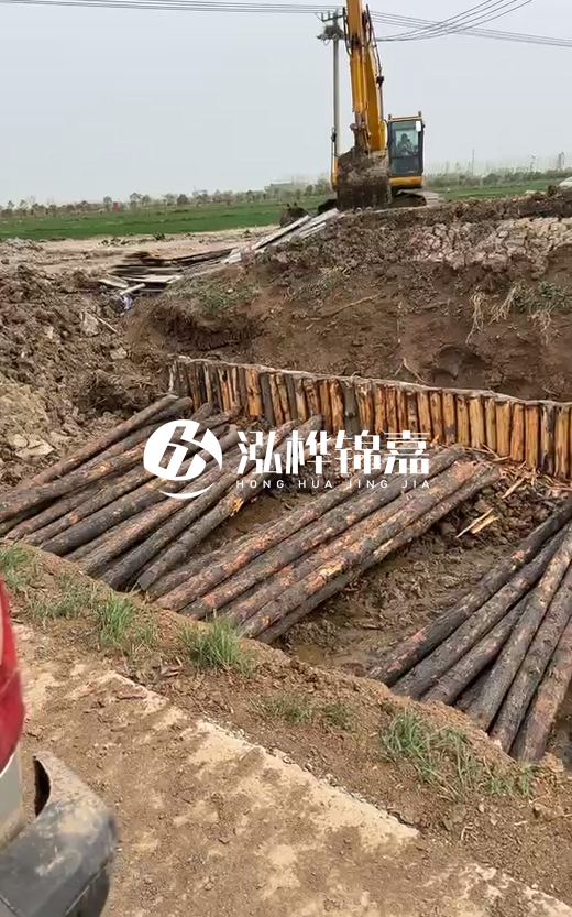 5米大頭16松木樁多少錢一根？按小頭報(bào)價(jià)貴還是大頭報(bào)價(jià)貴？