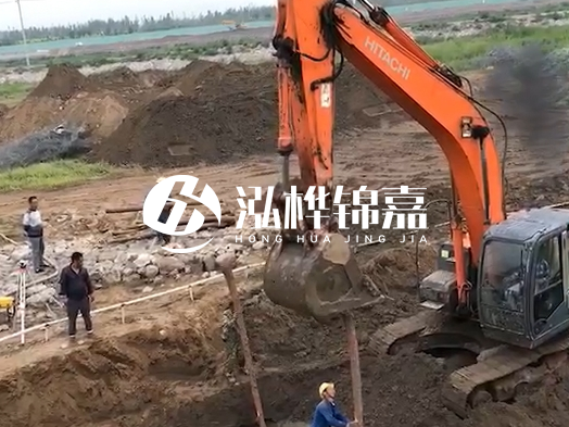 松木樁批發(fā)廠家泓樺錦嘉 - 生態(tài)河道木樁施工需要注意什么？