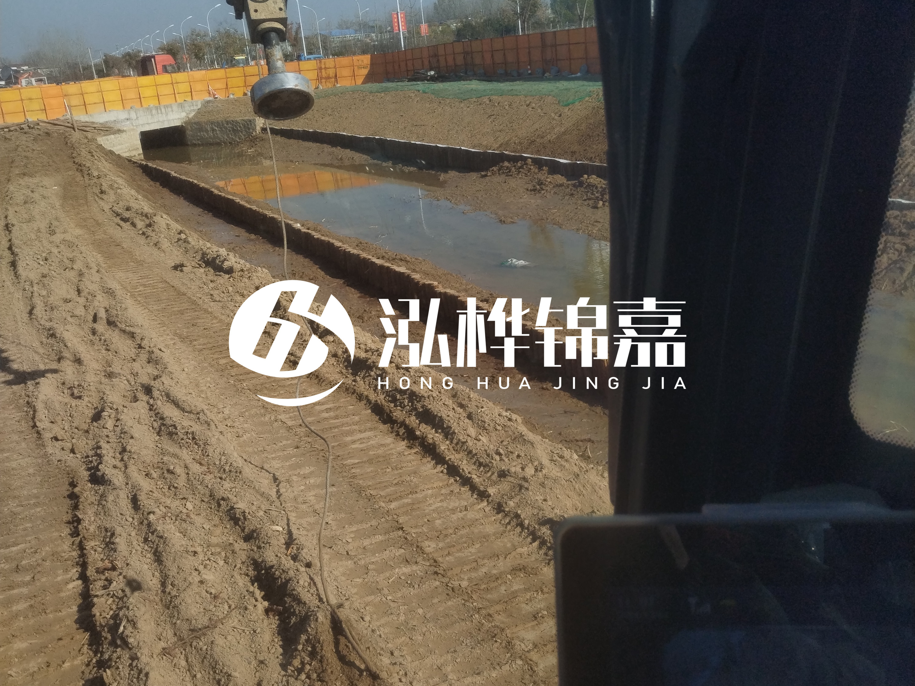 水泥仿木樁施工隊(duì)泓樺錦嘉 - 仿木樁施工和木樁有什么區(qū)別？